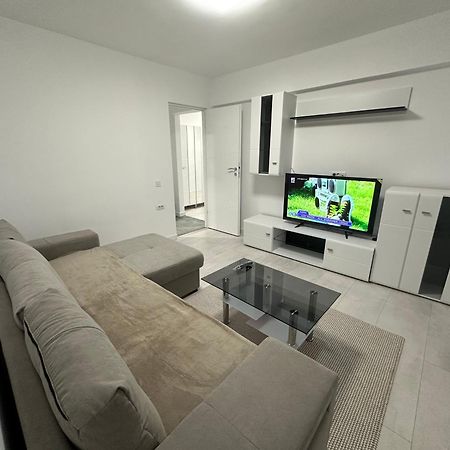 Apartament Ultra Central 3 Apartment Hunedoara Bagian luar foto